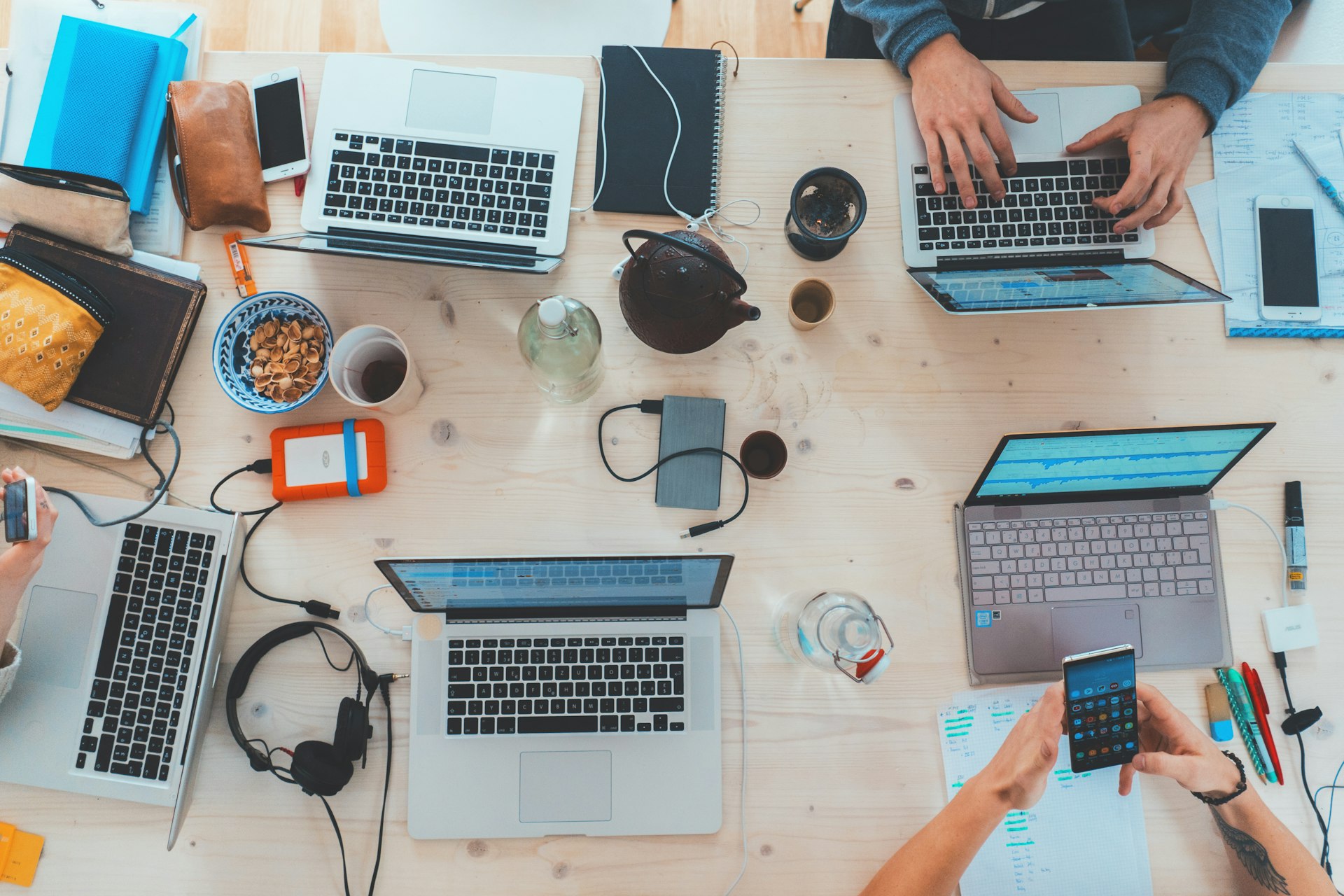 WINBUZZ Team - Professional IT Experts